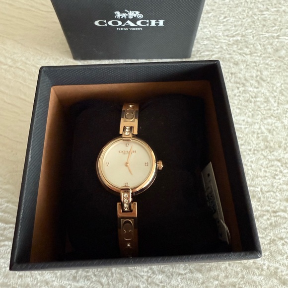 Coach Gold Watch Elegant Accessory - Picture 1 of 7